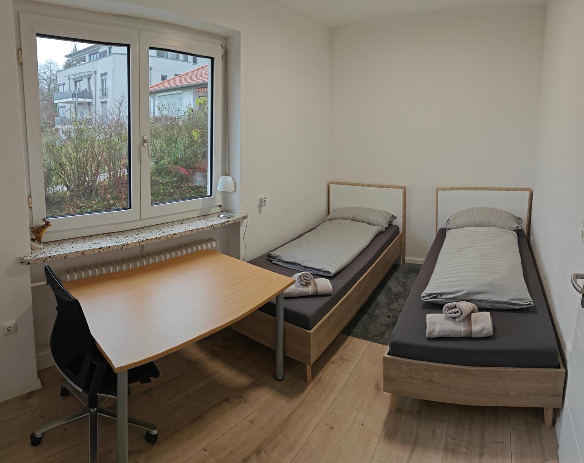 Ferienwohnung "Sorgenfrei" In Coburg ! - Im Eg Mit Privatparkplatz & Balkon Exterior photo