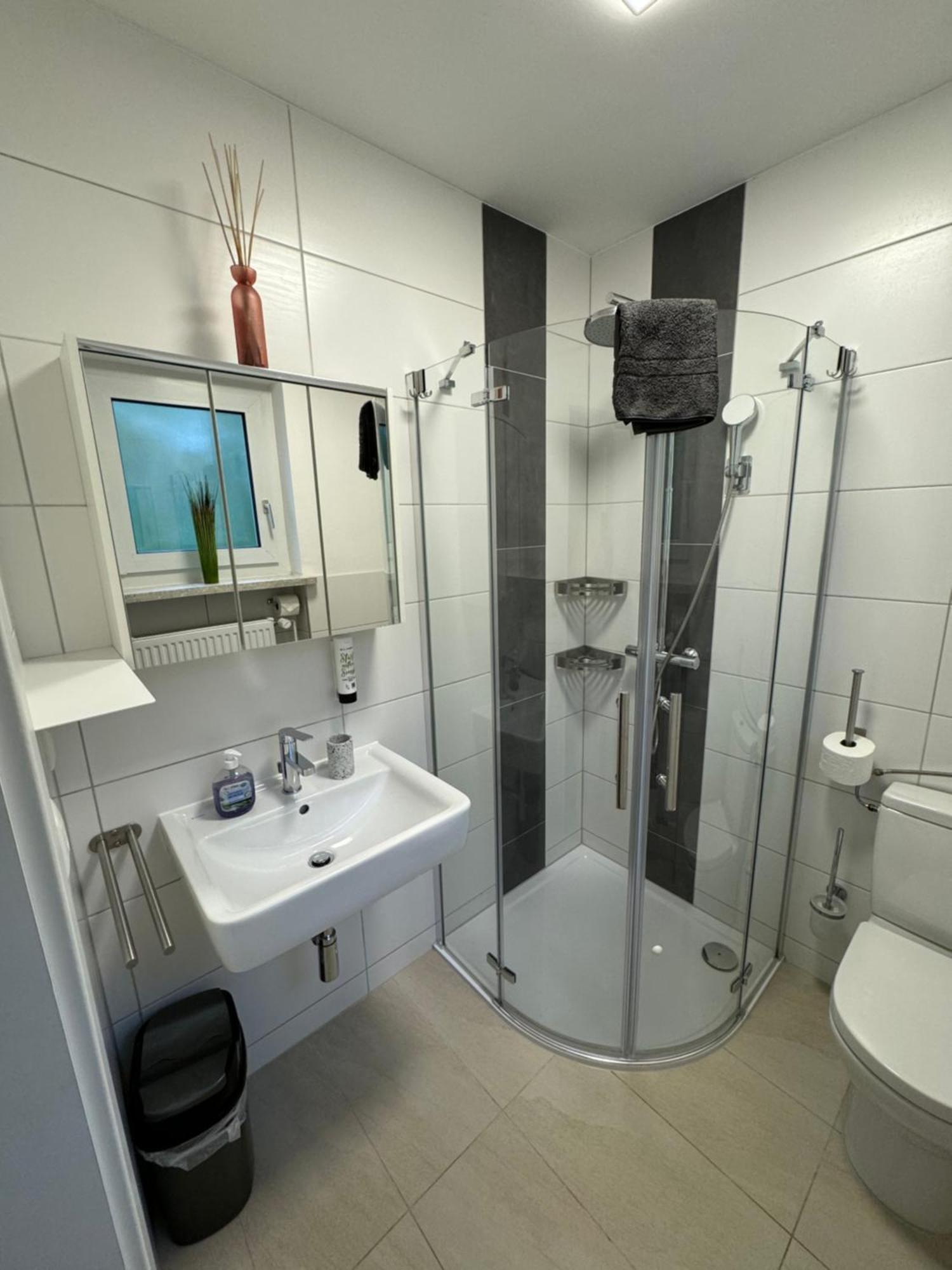 Ferienwohnung "Sorgenfrei" In Coburg ! - Im Eg Mit Privatparkplatz & Balkon Exterior photo